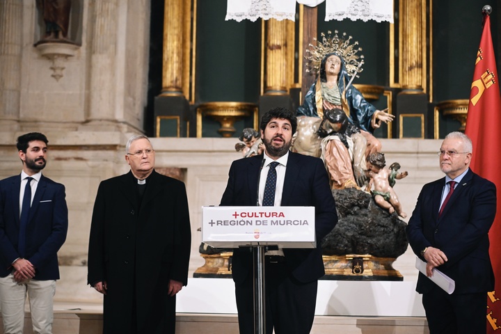 El presidente del Gobierno regional, Fernando López Miras, inauguró hoy la exposición 'La Madre del Verbo. Murcia Mariana' en el Palacio de San Esteban