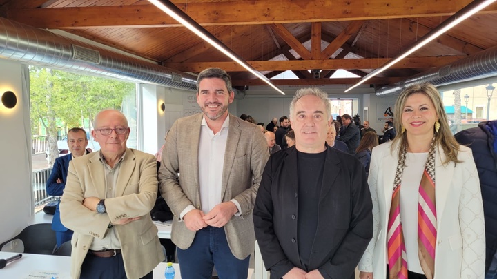 El consejero de Agricultura destaca en una jornada sobre 'Futuro de los alimentos en clave de innovación' la calidad de los productos regionales