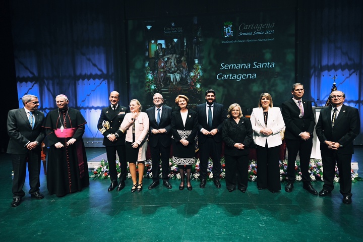 López Miras ensalza el patrimonio histórico y cultural de la Semana Santa de Cartagena (1)