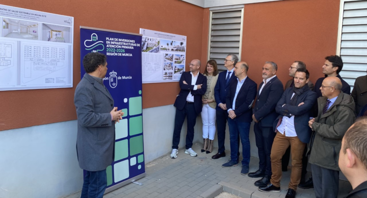 El consejero de Salud, Juan José Pedreño, visitó  la zona donde se va a construir el nuevo centro de salud Molina Este.