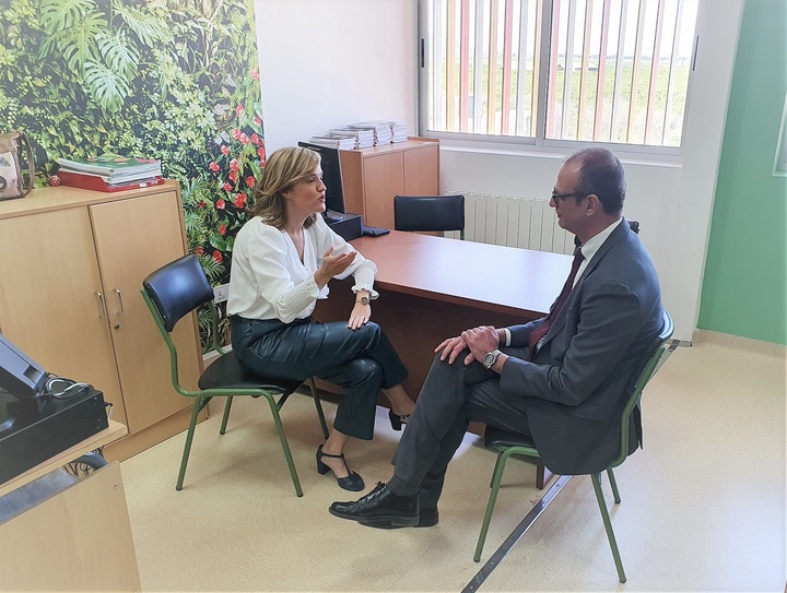 El consejero Víctor Marín mantiene un encuentro con la ministra de Educación