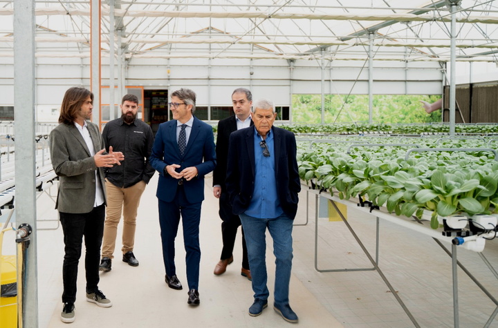 El consejero de Economía, Hacienda, Fondos Europeos y Administración Digital, Luis Alberto Marín, durante su visita a las instalaciones de la empresa Auxprotec