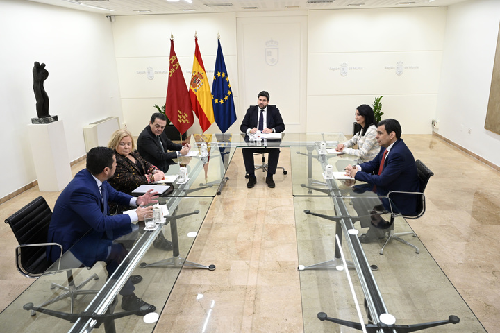Encuentro del presidente López Miras con integrantes de la Comisión Bilateral de Proyectos Estratégicos de Carácter Excepcional