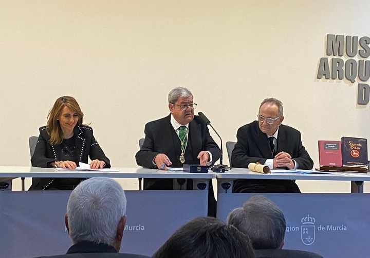 Isabel Fortea asiste a la toma de posesión de Pedro Francisco Olivares como Académico Correspondiente en la Academia de Ciencias Veterinarias de la Región
