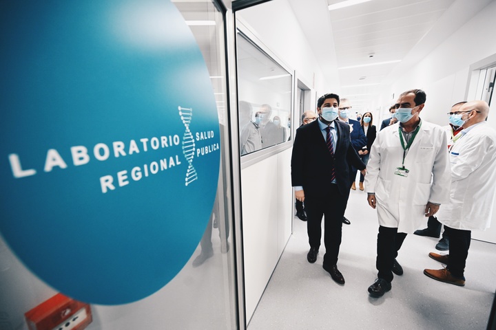 El presidente López Miras ha visitado el nuevo Laboratorio Regional de Salud Pública