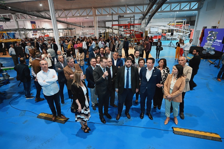 López Miras inaugura las nuevas instalaciones de la empresa PSB Producción Vegetal (2)