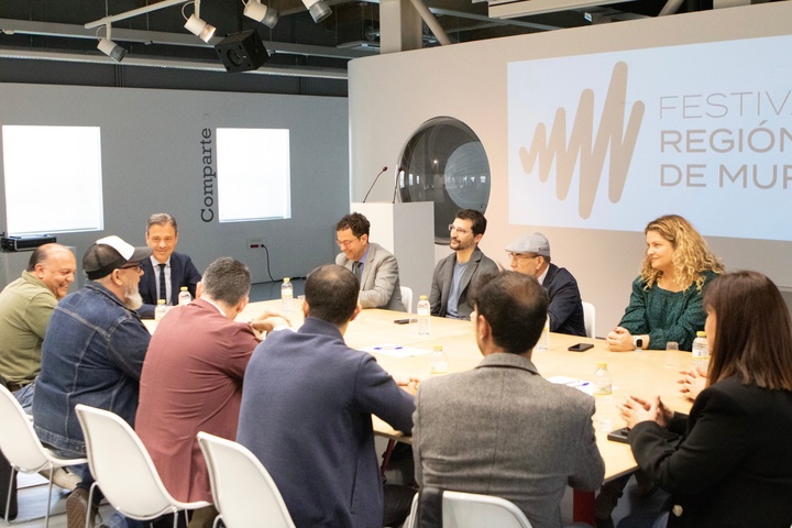 Encuentro del consejero de Presidencia, Turismo, Cultura, Juventud, Deportes y Portavocía, Marcos Ortuño, con los promotores privados de festivales en la Región.