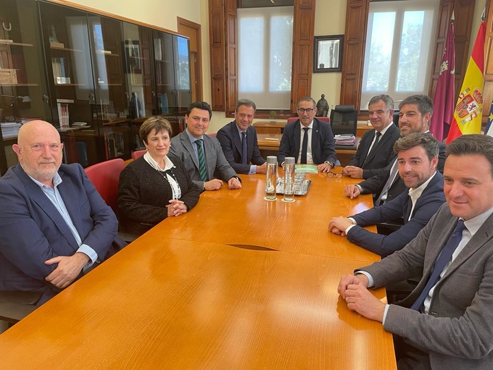 El Gobierno regional ampliará las instalaciones deportivas en el campus de la Universidad de Murcia en San Javier
