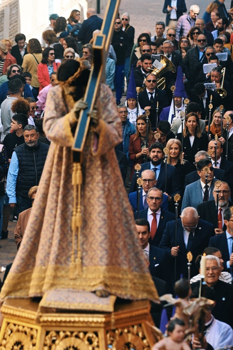 El presidente de la Comunidad, Fernando López Miras, asiste al traslado de la imagen de Nuestro Padre Jesús Nazareno desde el convento de las Agustinas hasta la iglesia de Nuestro Padre Jesús.