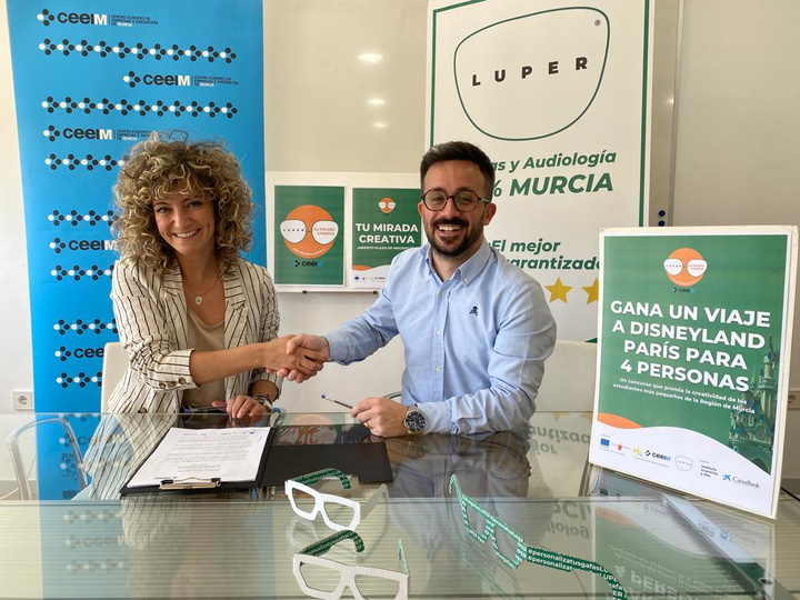 La directora del Ceeim, Esther Peñalver, y Adolfo Ortiz, uno de los fundadores de Luper.