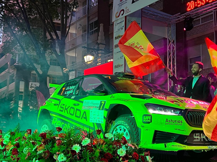 El director general del Itrem, Juan Francisco Martínez, en la ceremonia de salida del XII Rallye Tierras Altas, que se celebró ayer en Lorca.