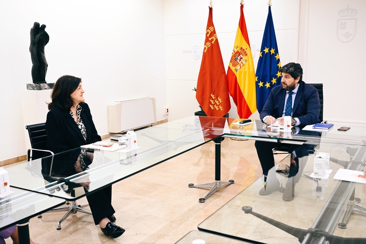 Reunión de López Miras con la presidenta de la Universidad Católica San Antonio de Murcia  (II)