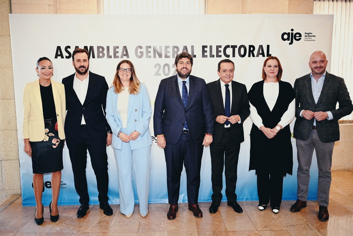 Clausura de la Asamblea de la Asociación de Jóvenes Empresarios