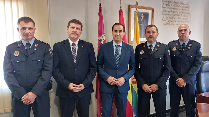 Fulgencio Perona asiste a la toma de posesión de los tres primeros Policías Locales con que cuenta Ulea
