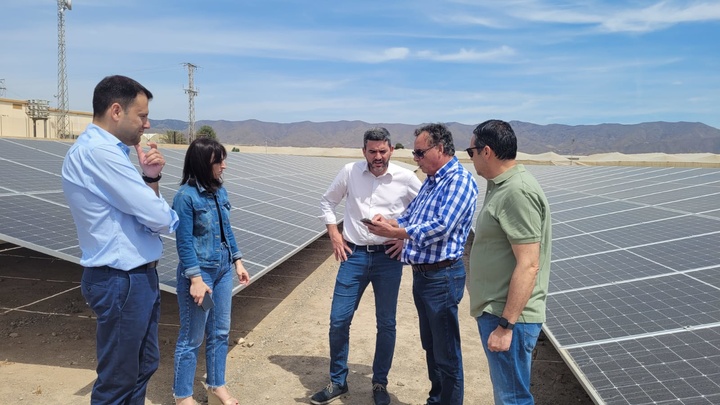 El consejero Antonio Luengo durante su visita a la Comunidad de Regantes La Marina, de Águilas