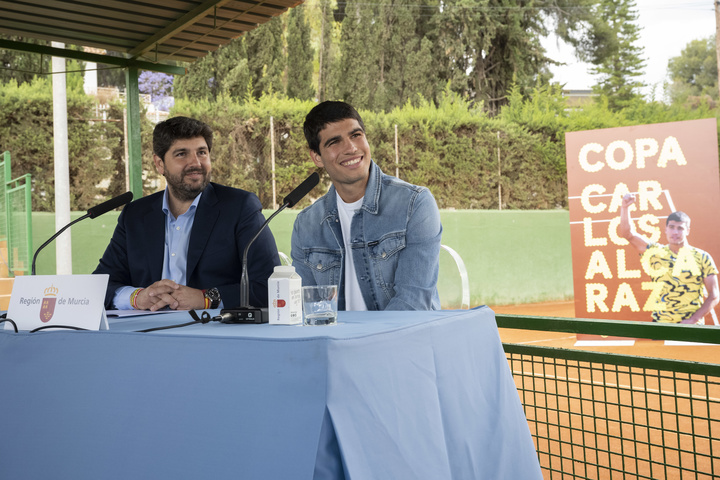 López Miras, junto al tenista Carlos Alcaraz (2)
