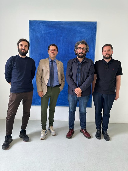 De izquierda a derecha, el pintor Miguel Marina; el director del ICA, Manuel Cebrián; el comisario de la muestra, Ángel Calvo; y el coordinador del Centro Párraga, Sergio Porlán.