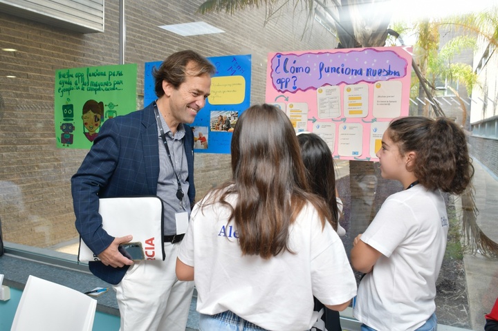 'TechnovationGirls' premia la capacidad innovadora de jóvenes programadoras de la Región de Murcia