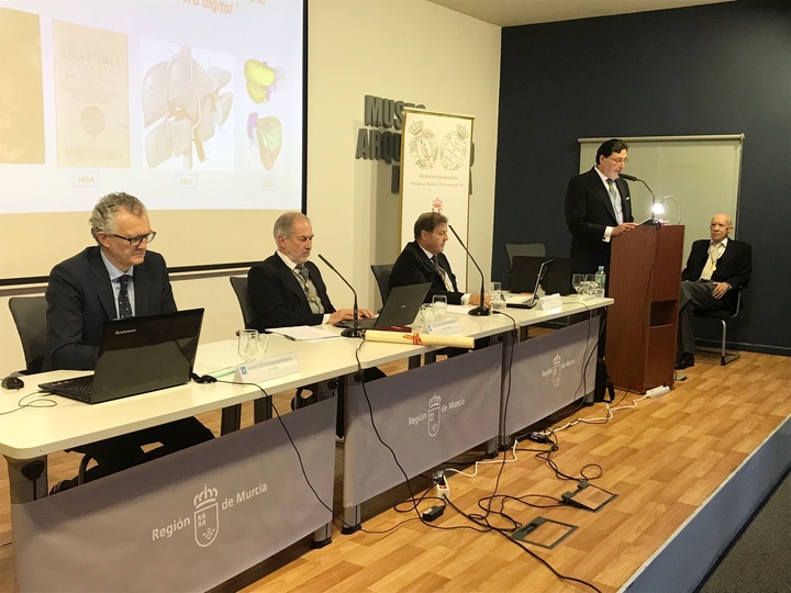 El consejero en funciones de Salud asiste a la toma de posesión del doctor Ricardo Robles como Académico de la Real Academia de Medicina y Cirugía de Murcia