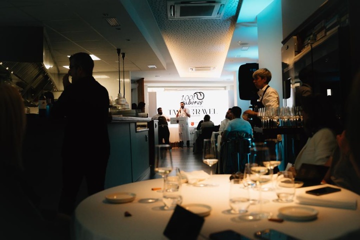 El chef David López, de 'Local de Ensayo', interviene en el evento celebrado ayer en el restaurante ¿Ababol¿, de Albacete.