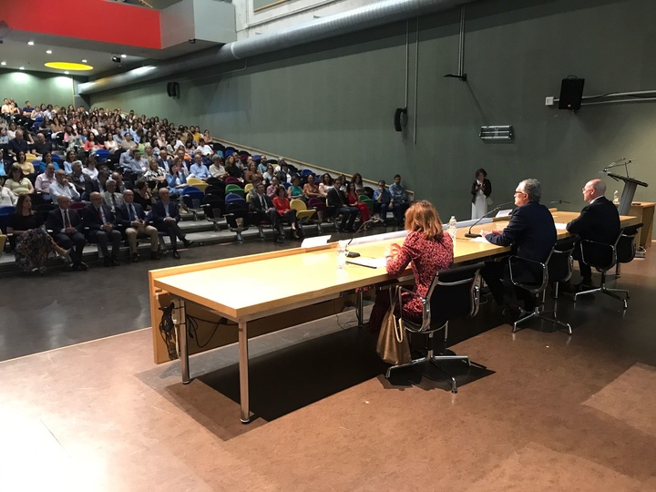 Acto de bienvenida a residentes