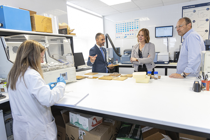 Isabel Franco visita el Centro Tecnológico del Mueble y la Madera para conocer sus proyectos