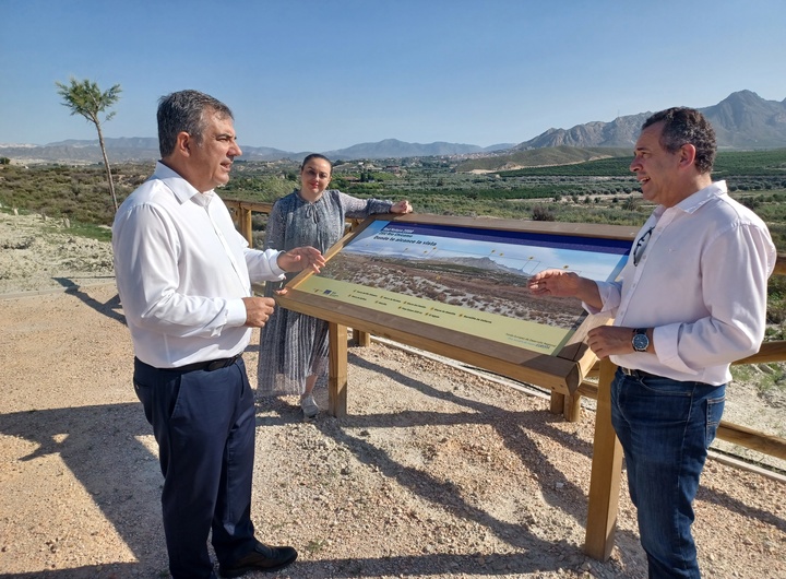El consejero en funciones de Medio Ambiente, Mar Menor, Universidades e Investigación, Juan María Vázquez, durante su visita al nuevo mirador en ...