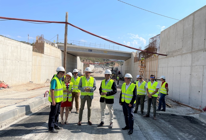 El consejero en funciones de Fomento e Infraestructuras, José Ramón Díez de Revenga, junto al alcalde de Lorca, Fulgencio Gil, durante su visita a las obras del Tramo I