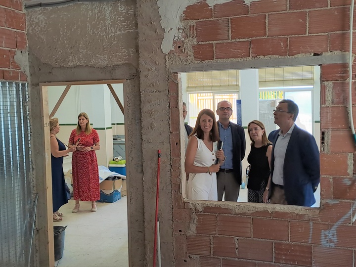 El consejero en funciones de Educación, Formación Profesional y Empleo, Víctor Marín, visitó las obras del comedor en el CEIP Barriomar 74 (Murcia)