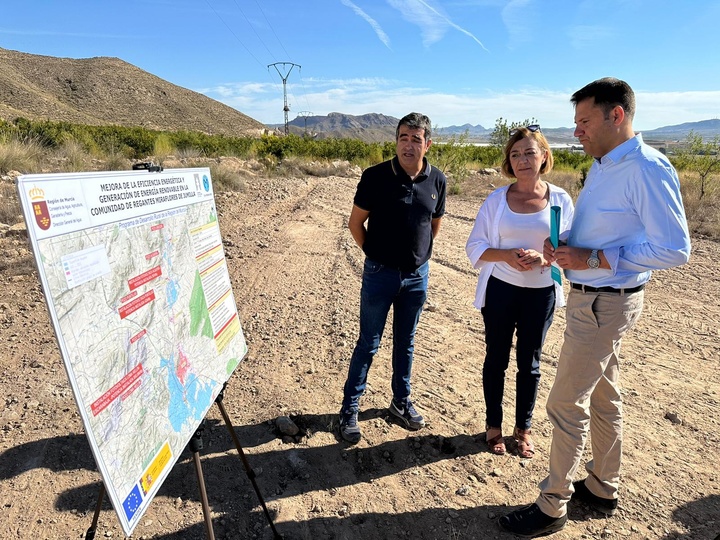 El director general del Agua y la alcaldesa de Jumilla, presentaron el proyecto para dotar de más eficiencia energética a los regantes de Miraflores
