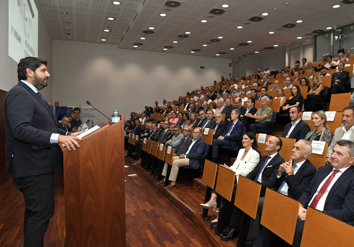 López Miras destaca que la empleabilidad "prácticamente del cien por cien" de la FP Dual y donde ¿Fremm es el máximo referente¿