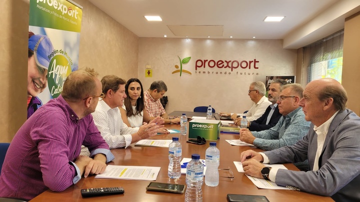 La consejera Sara Rubira se reúne con Proexport y reitera el compromiso del Gobierno regional con la agricultura
