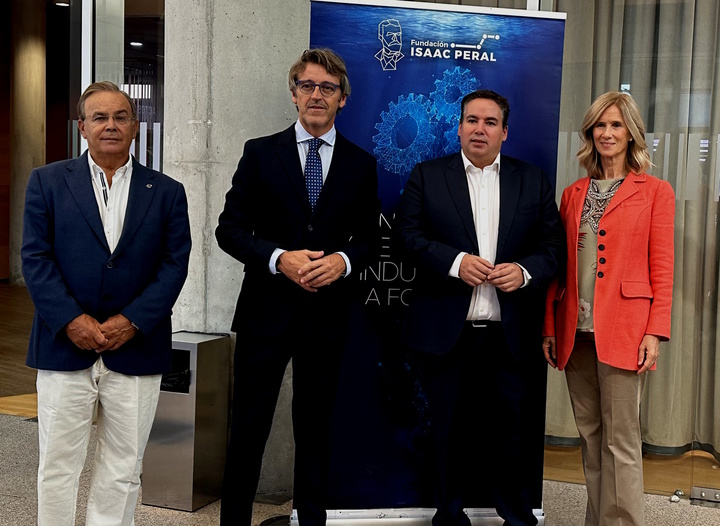 El consejero de Economía, Hacienda y Empresa, Luis Alberto Marín, junto con la presidenta de la Fundación Cotec, Cristina Garmendia y el presidente y el director gerente de la Fundación Issac Peral, Alfonso Corbalán y Patricio Valverde