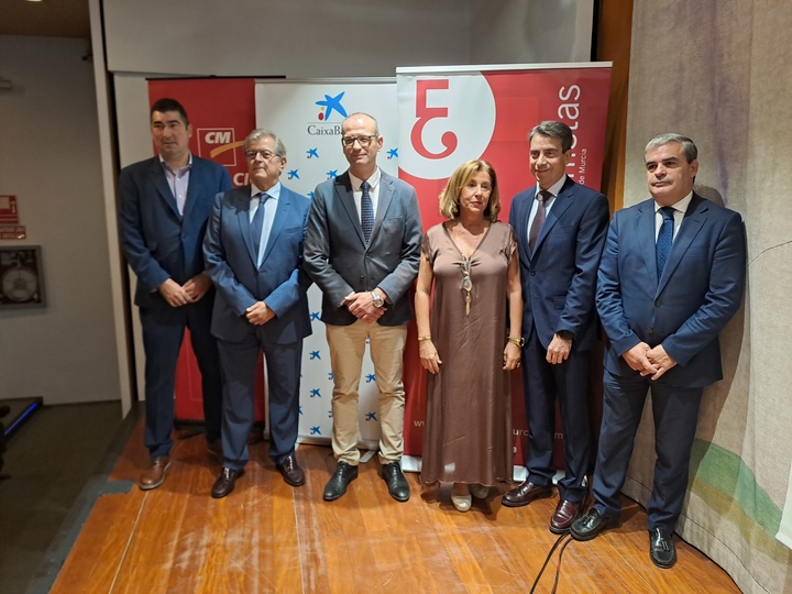 El consejero Víctor Marín participó hoy en la inauguración de ciclo de charlas sobre finanzas y economía organizado por el Colegio de Economistas y Caixabank