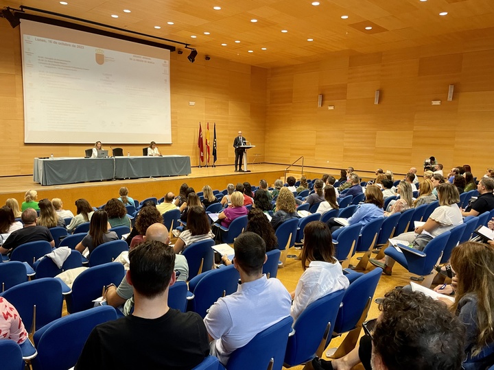 Imagen del artículo Más de un centenar de docentes se forman este curso en funciones directivas