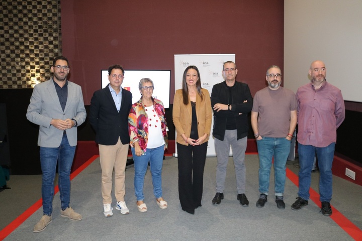 La consejera Carmen Conesa, con los representantes de los distintos colectivos del sector audiovisual de la Región