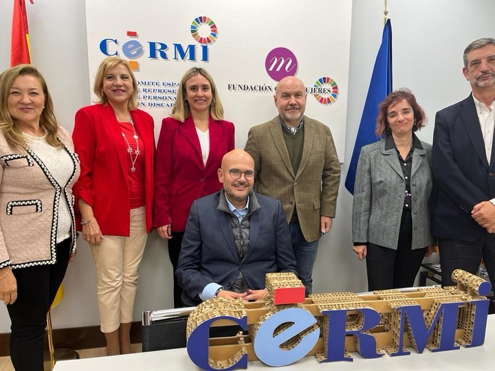 La consejera de Política Social, Familias e Igualdad, Conchita Ruiz, durante la reunión mantenida en la sede estatal del CERMI