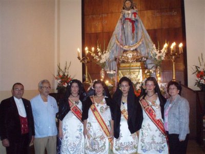 La secretaria de Relaciones Externas y Cooperación al Desarrollo, María Dolores Alarcón, pregonó el pasado fin de semana las fiestas de la Fuensanta en Barcelona.
