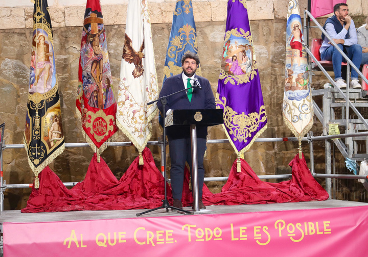 El jefe del Ejecutivo autonómico, Fernando López Miras, preside el acto de inauguración del X Encuentro Nacional de Jóvenes de Hermandades y Cofradías, que se celebra en Lorca (2)