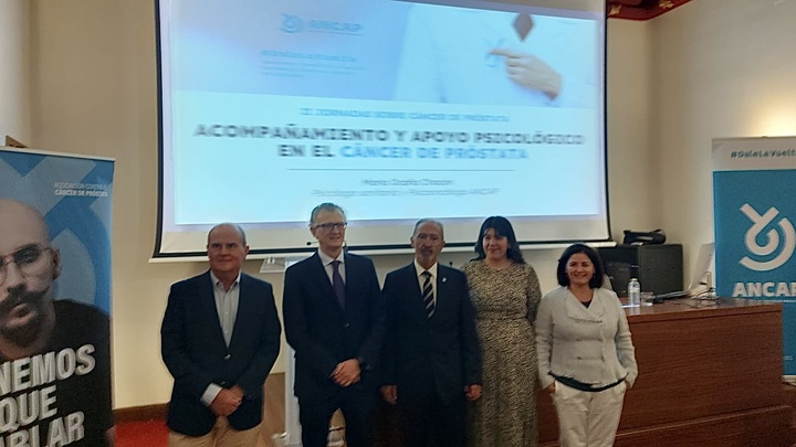 El consejero de Salud resalta la importancia de la prevención para frenar la incidencia del cáncer de próstata