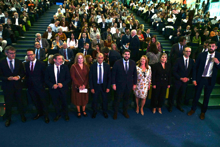 El presidente de la Comunidad, Fernando López Miras, clausuró hoy en Cartagena el acto con motivo del XXXIII Día Mundial del Cooperativismo, organizado por la Unión de Cooperativas de Trabajo Asociado de la Región de Murcia (Ucomur) (2)