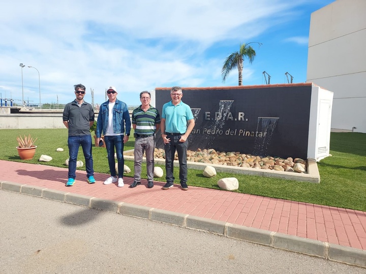 Representantes de Esamur y de la empresa Gradiant durante la visita a la EDAR de San Pedro del Pinatar