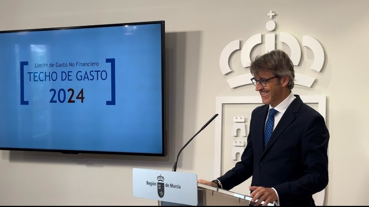 El consejero de Economía, Hacienda y Empresa, Luis Alberto Marín, presenta el techo de gasto 2024