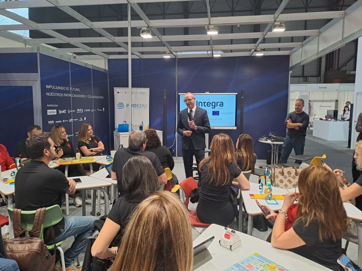 El consejero de Educación, Formación Profesional y Empleo, Víctor Marín, participó en el Salón internacional de tecnología e innovación educativa Simo (Madrid).