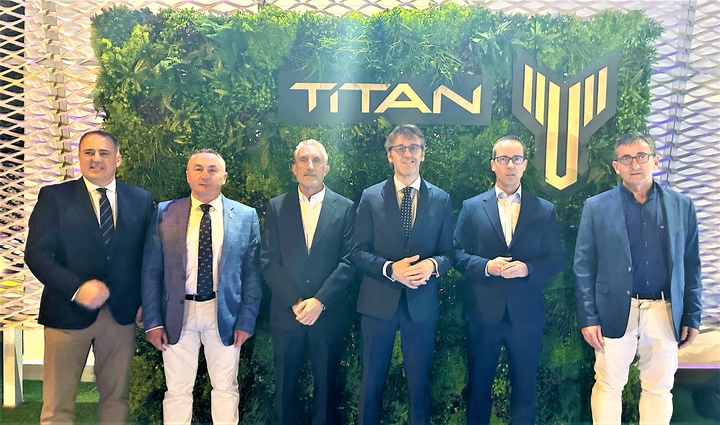 El consejero Marín inaugura una nueva empresa de procesamiento de datos en Murcia
