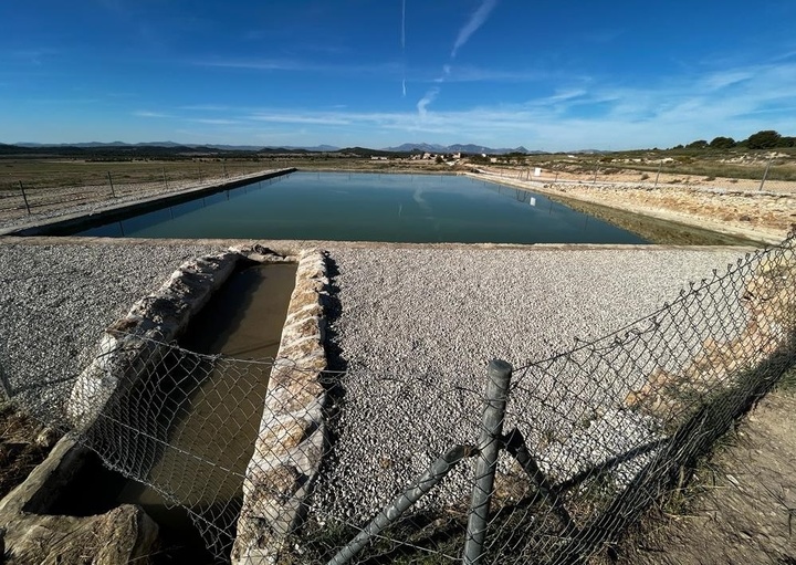 Imagen del artículo La Comunidad repara la balsa del paraje de Los Alhagüeces en Lorca para mejorar y mantener la biodiversidad de la zona