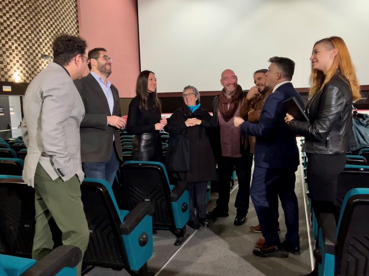 Imagen de la consejera de Turismo, Cultura, Juventud y Deporte, Carmen Conesa, con representantes del sector audiovisual