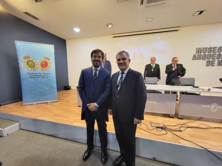 El consejero Juan María Vázquez preside el acto de toma de posesión de Miguel Motas como Académico de Número en la Academia de Ciencias Veterinarias de la Región de Murcia