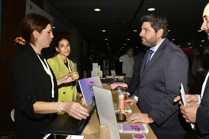 Imagen del artículo López Miras anuncia una línea pionera de ayudas para atraer a la Región empresas tecnológicas emergentes