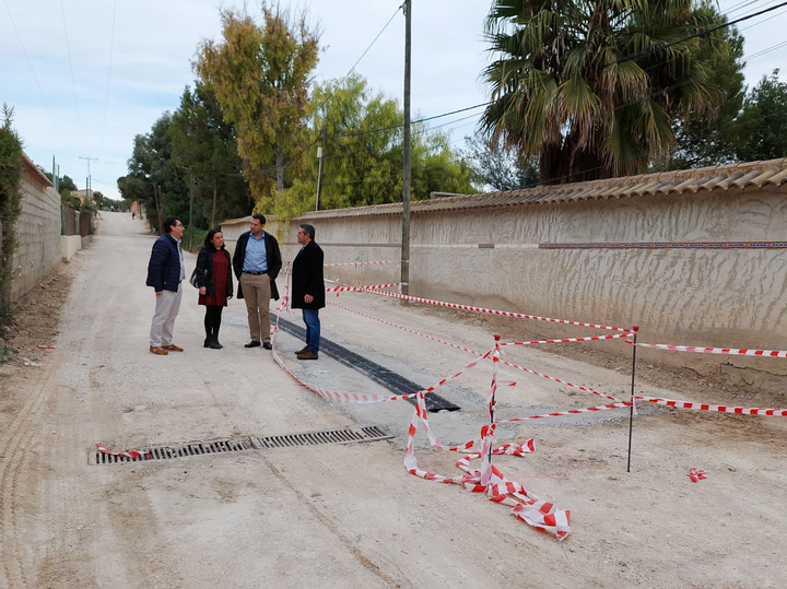 El director General de Agua junto al Alcalde de Alcantarilla en la visita a las obras del camino de 'Los Romeros'